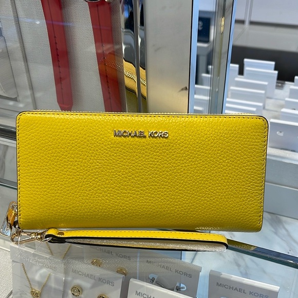 MICHAEL KORS JST
Leather Continental Wristlet Phone Case Wallet
Daisy Yellow - Picture 16 of 16